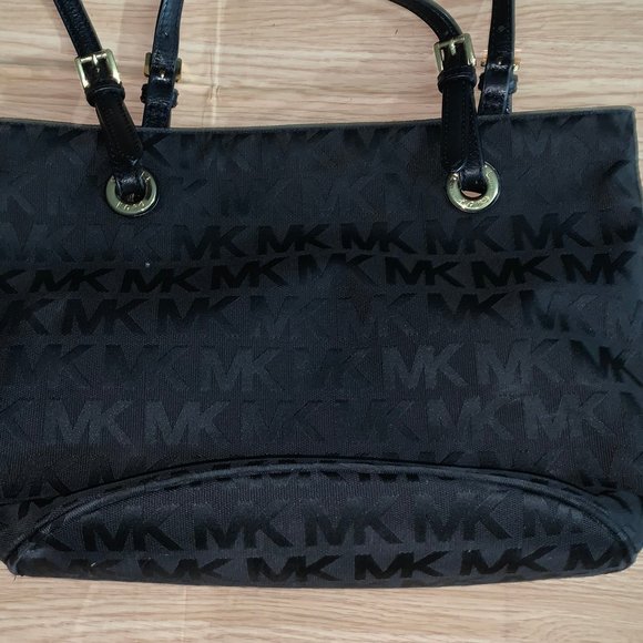 Michael Kors Medium Tote - Picture 1 of 10